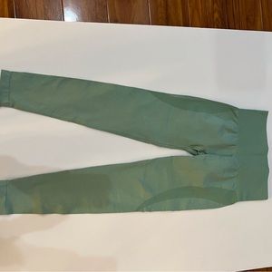 NVGTN GREEN CONTOUR LEGGINGS SIZE SMALL